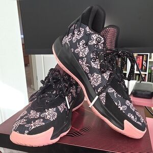 Dame 7 "Rose City" - Size W 7 / M 6